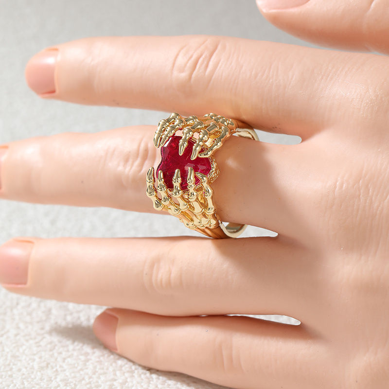 Women's Golden Skull Heart Ring, Luxurious Claw Shaped Design